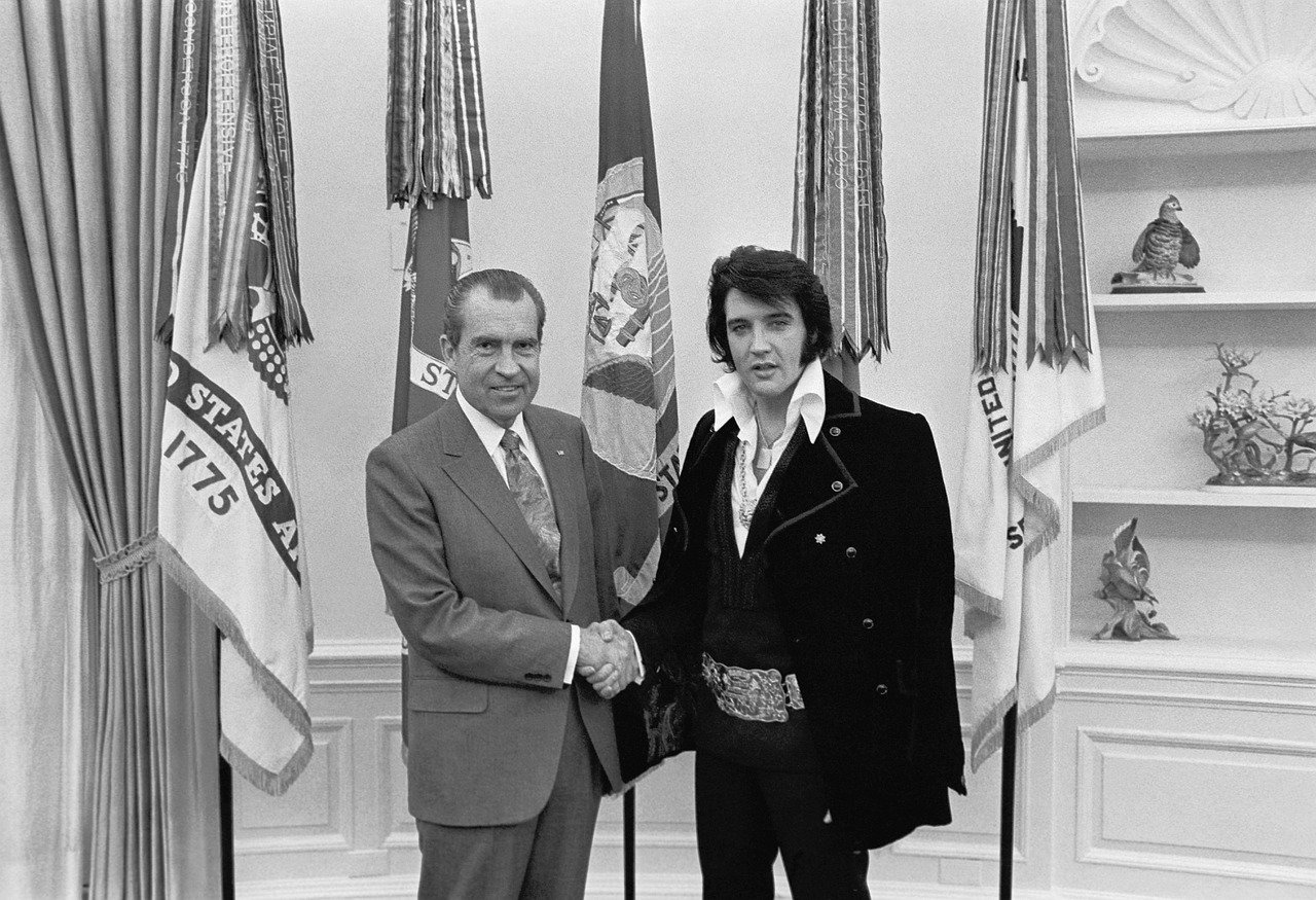 The Allure of White Nixon Watches for Men