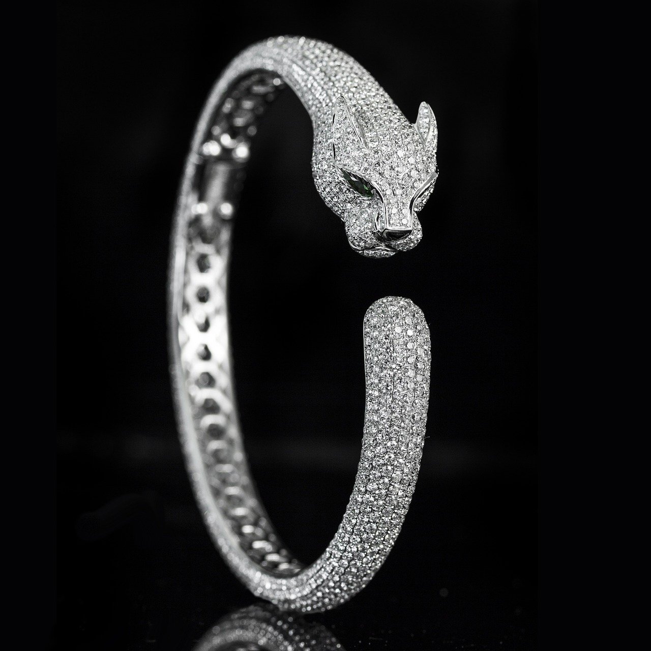 The Intricacies of Cartier Watches for Men Prices and the Stories They Tell