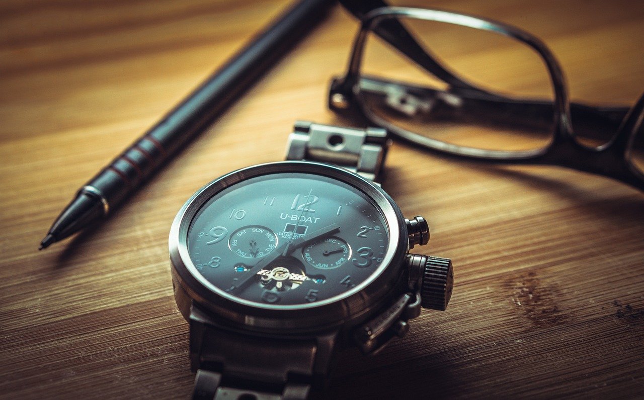 The Sparkle of Silver: Navigating Life with Mens Watches